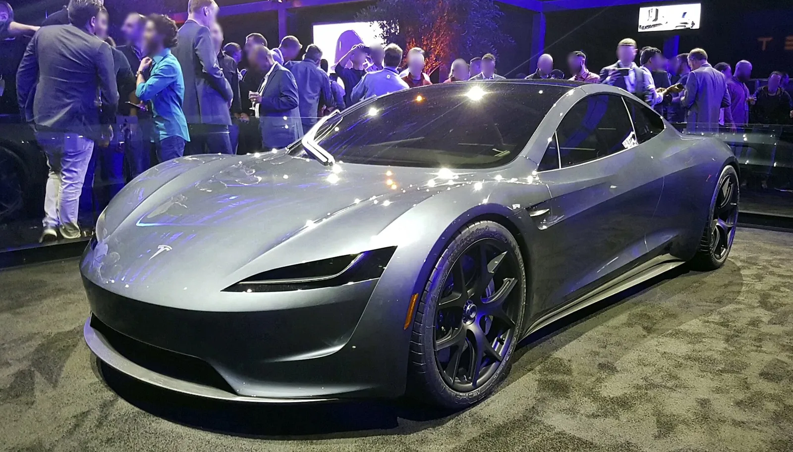 Tesla Roadster mit SpaceX-Düsen: Wie viel „fliegendes Auto“ steckt drin?